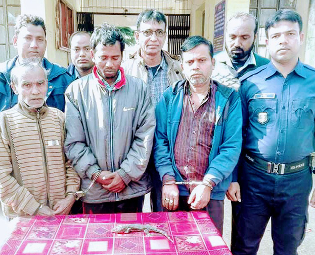 কলমাকান্দায় কোটি টাকার তক্ষকসহ আটক ৩ media image