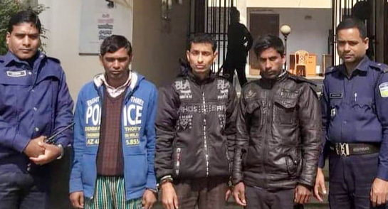 ঈশ্বরগঞ্জে তিন ডাকাত দেশীয় অস্ত্রসহ গ্রেফতার media image